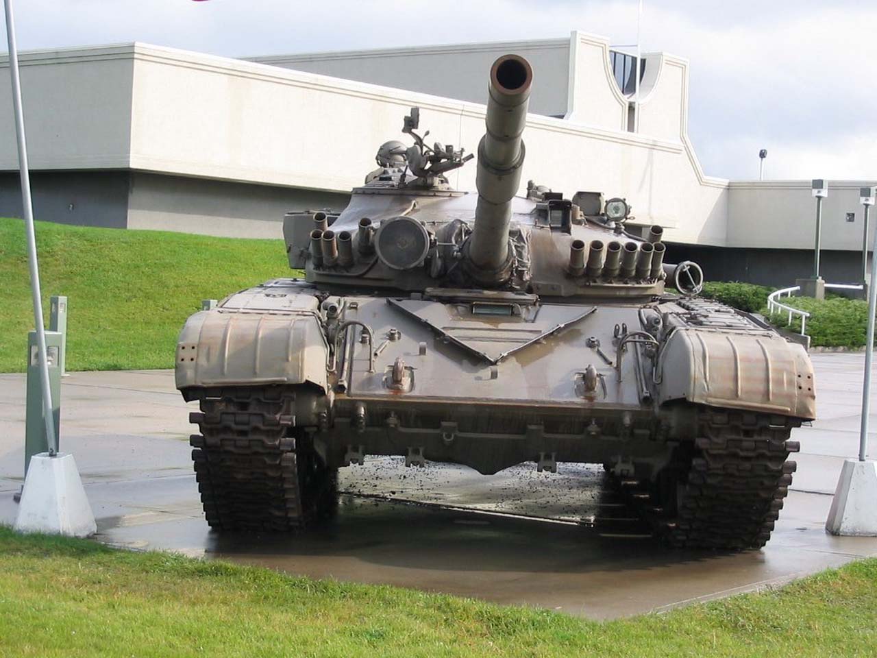 army tanks modern