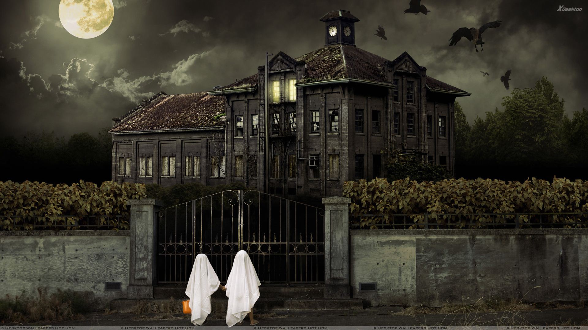 Halloween Scary House Night Scene Wallpaper