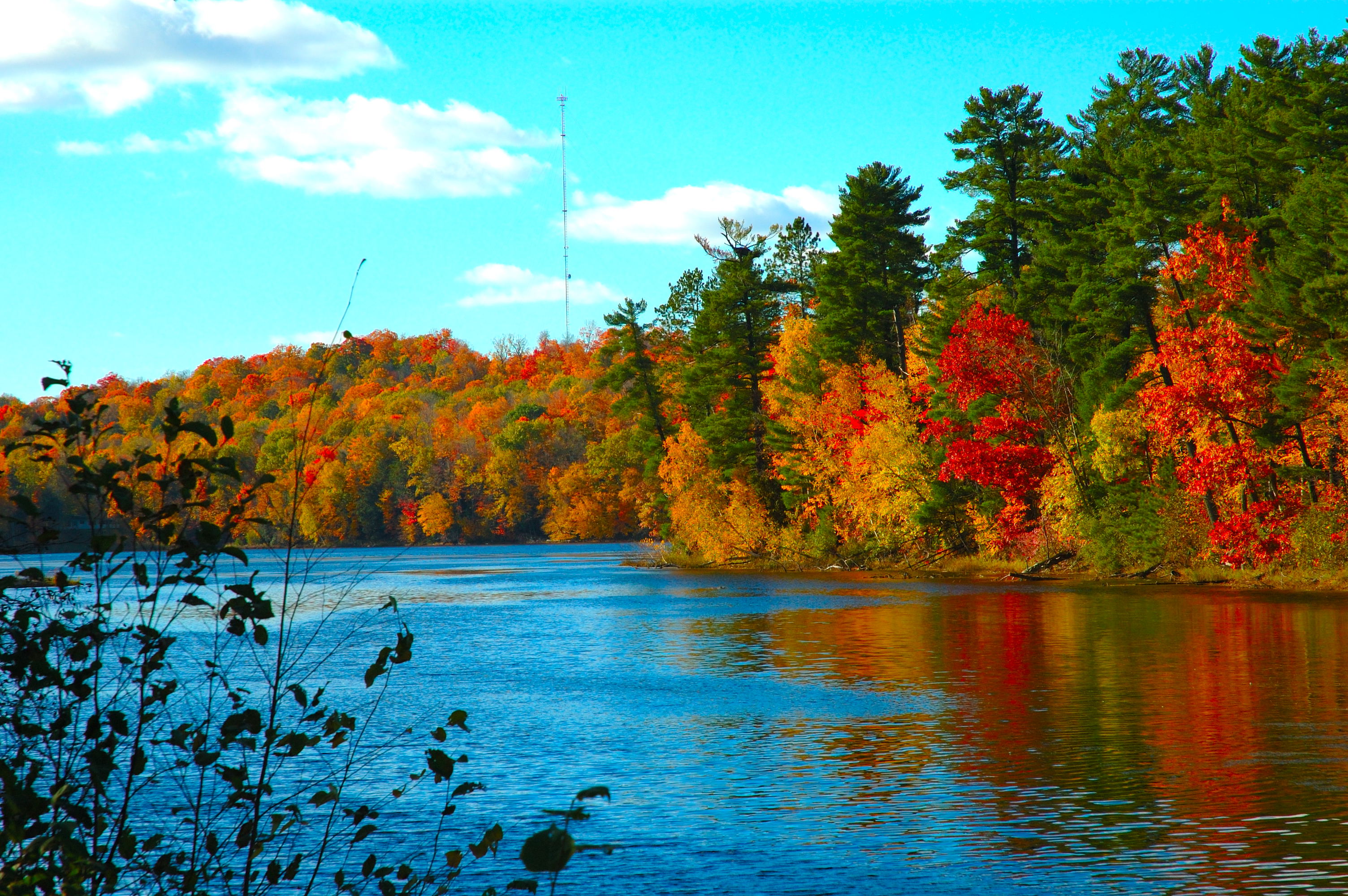 Free computer wallpaper Fall on the Wolf River Wisconsin
