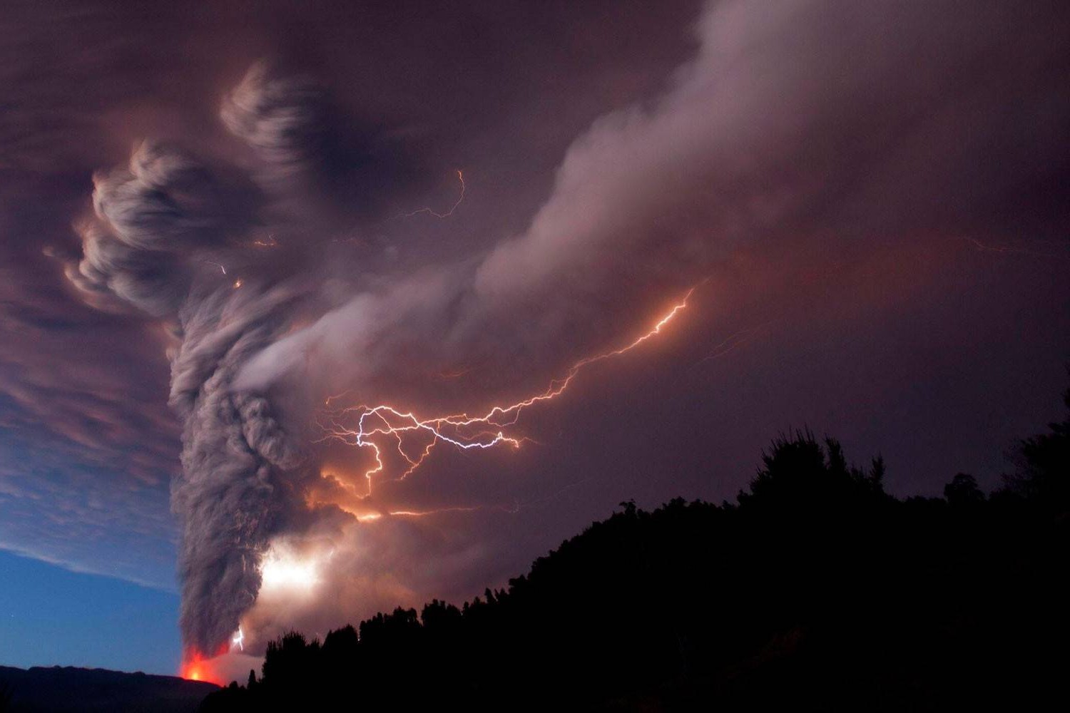 Volcanic Lightning Wallpaper On