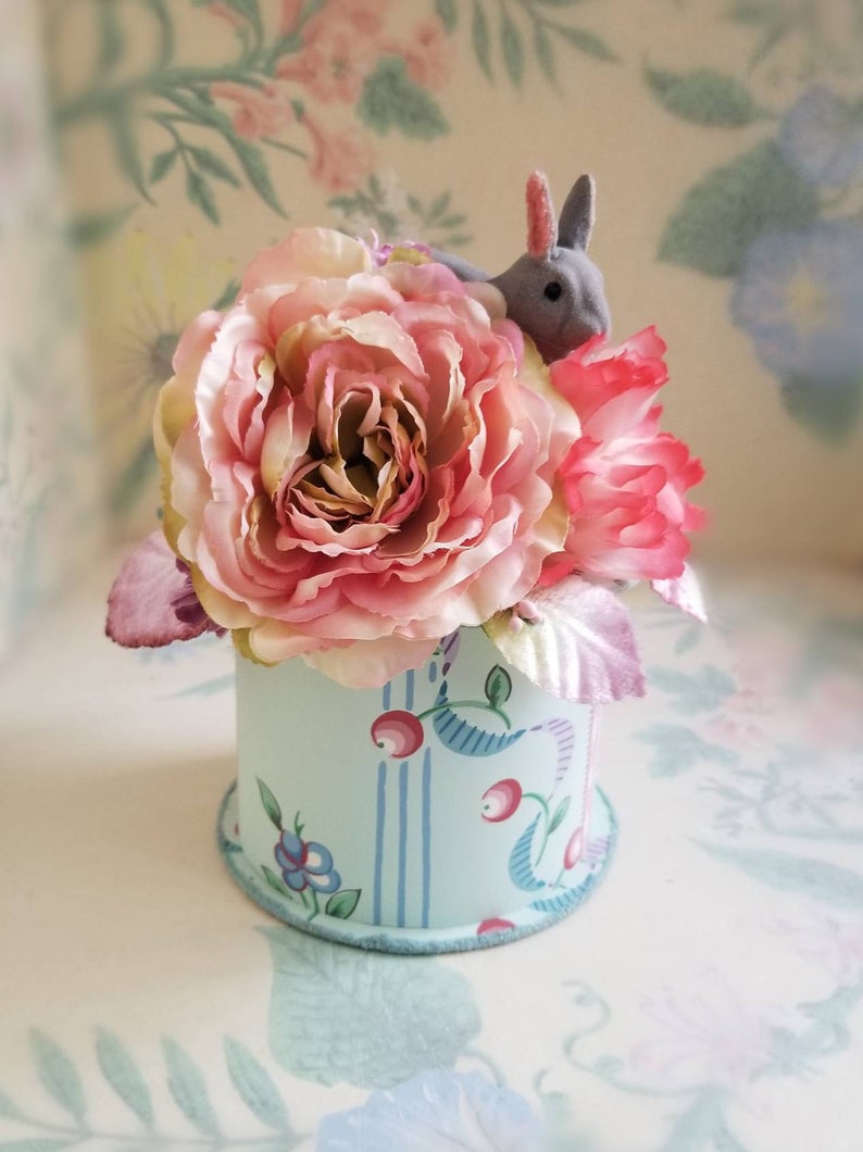 Easter Floral Bunny Rabbit Hiding Keepsake Box With Vintage