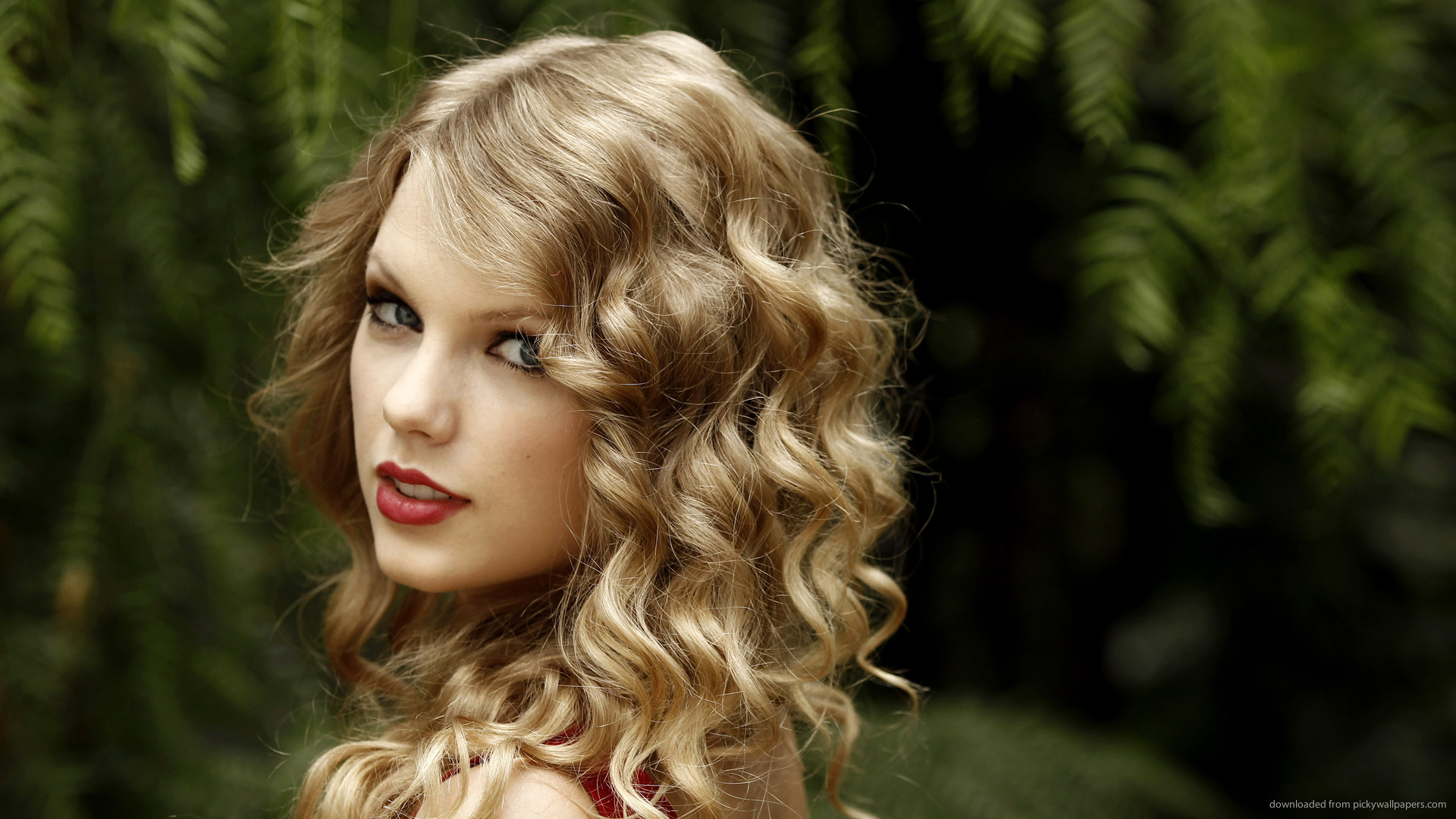 Taylor Swift Curly Hair Look Back Wallpaper For Blackberry Style