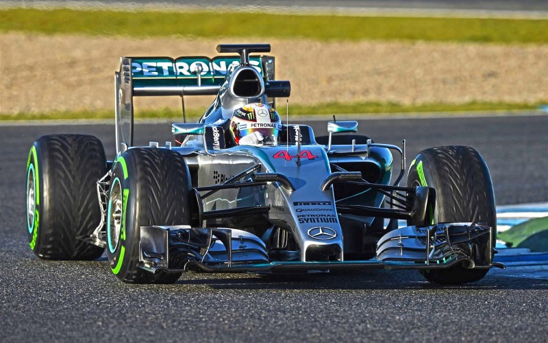 Lewis Hamilton Mercedes Amg W06 Hybrid F1 On Track Wallpaper