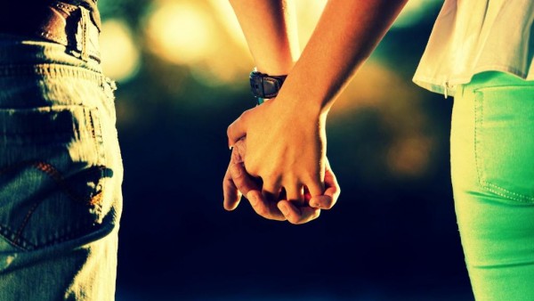 Love Couple Holding Hands HD Wallpaper