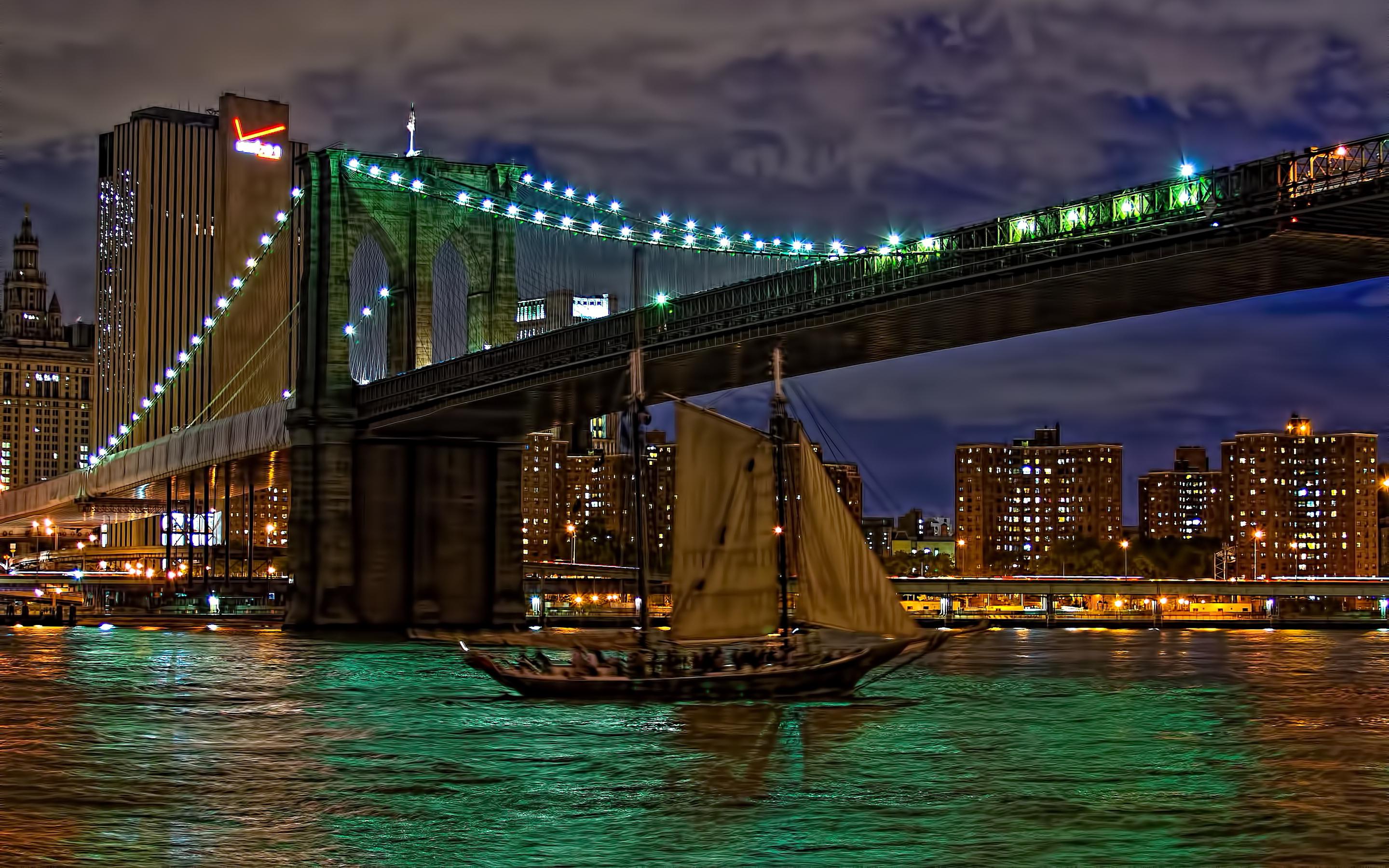 Brooklyn bridge east river
