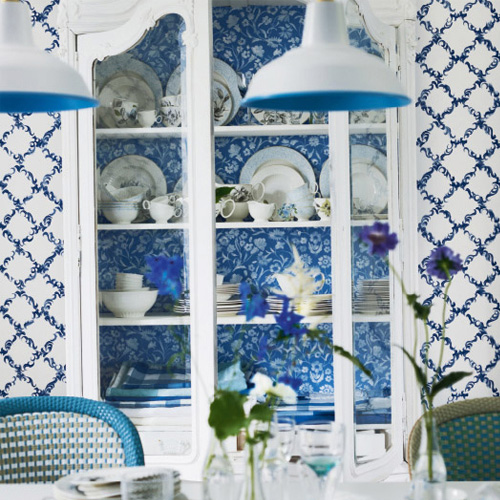 Love The Blue And White Bination Of Floral Lattice Wallpaper