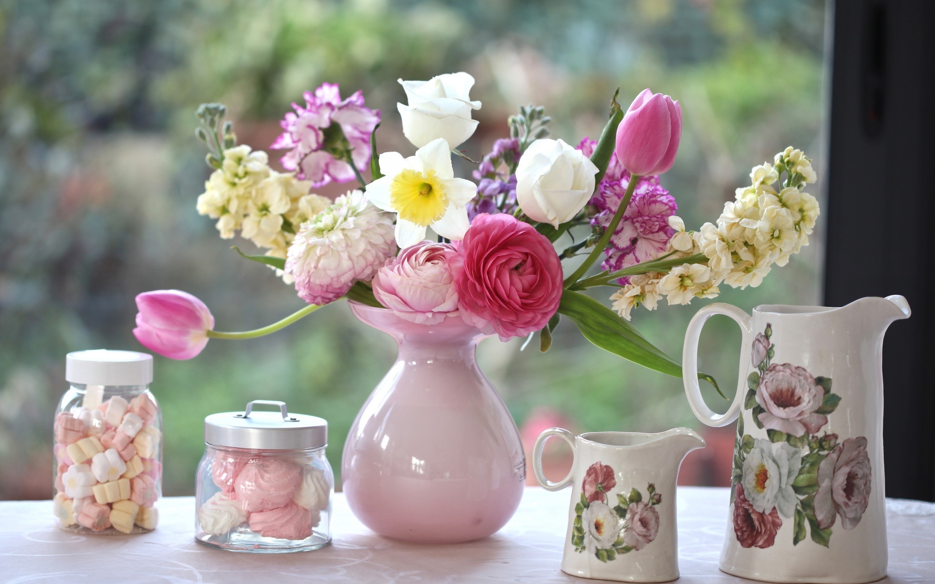 Flowers In The Vase HD Wallpaper