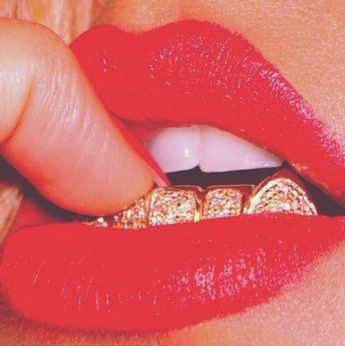Teeth Lips Gold Diamonds Wow Grills