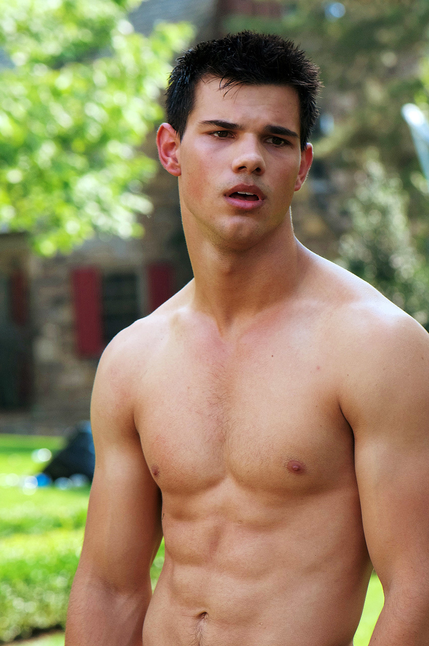 Hottest Taylor Lautner Shirtless Picture Poll Results