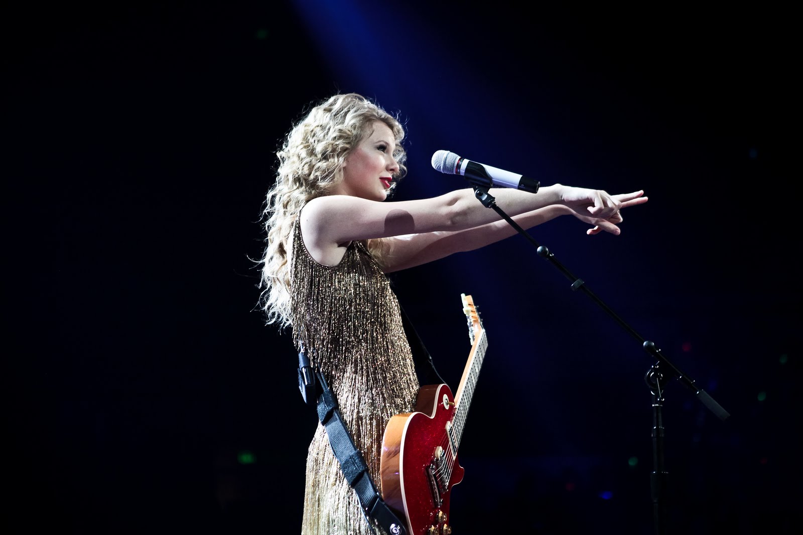 Taylor Swift S Speak Now Help Benefit Dress