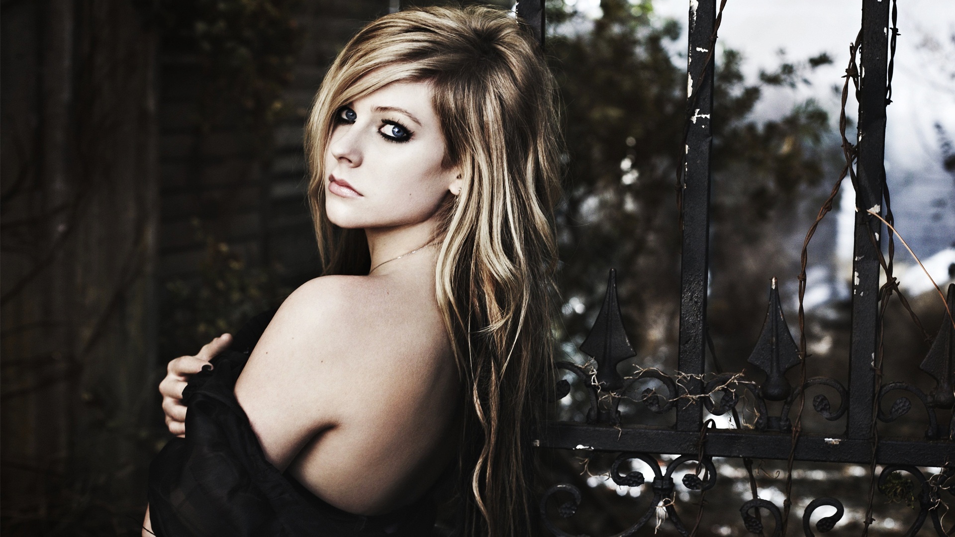 Avril Lavigne HD Celebrity Wallpaper