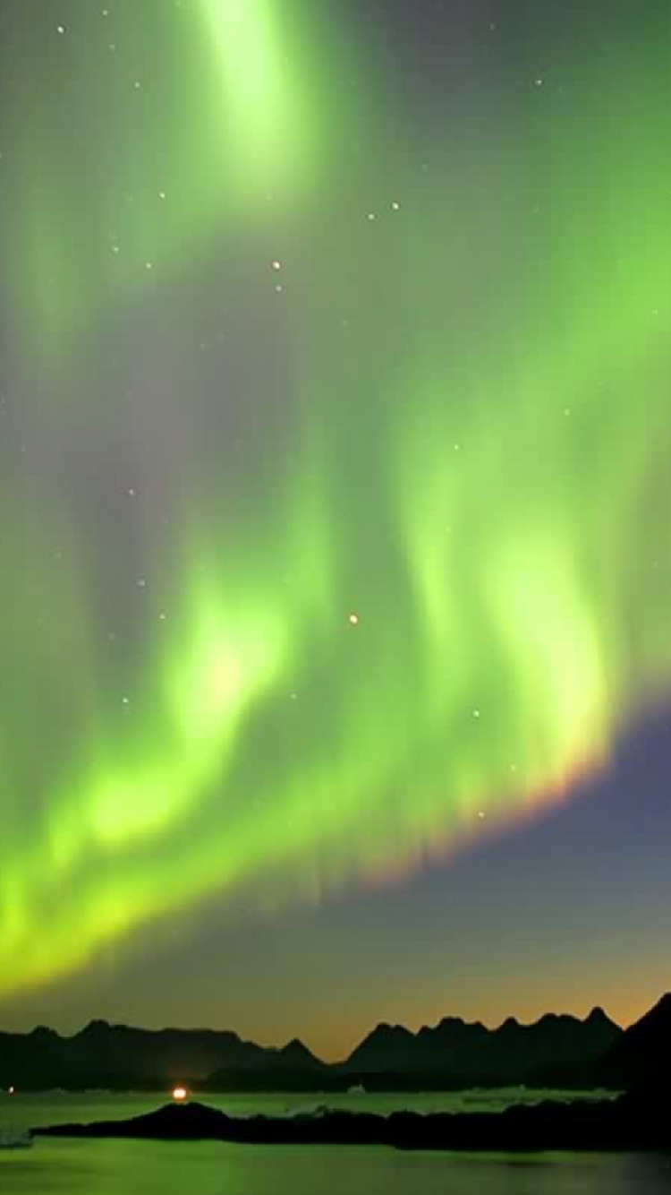 Northern Lights Green Glow iPhone Wallpaper Ipod HD