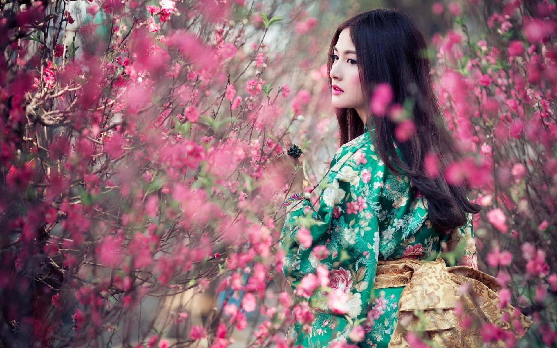 Japanese Girl Wallpaper