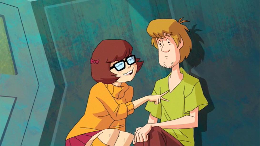 Velma Y Shaggy Sentado En Un Rbol Wallpaper