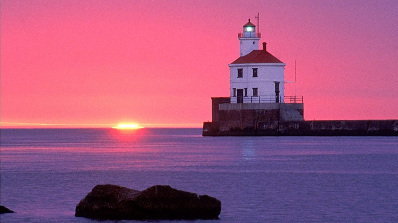 wisconsin point lighthouse hd wallpapers widescreen 1366x768