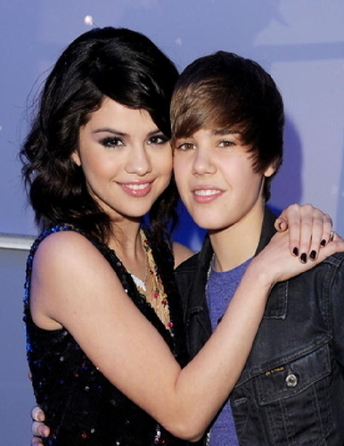 Justin Bieber And Selena Gomez Image With Her Arms