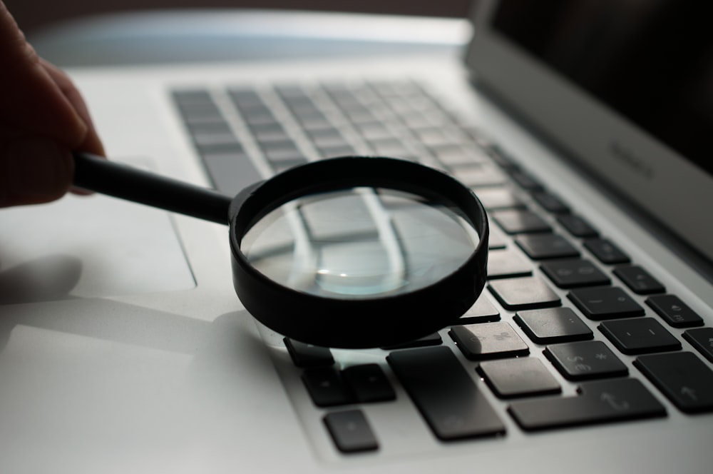 Magnifying Glass Picture Wallpaper