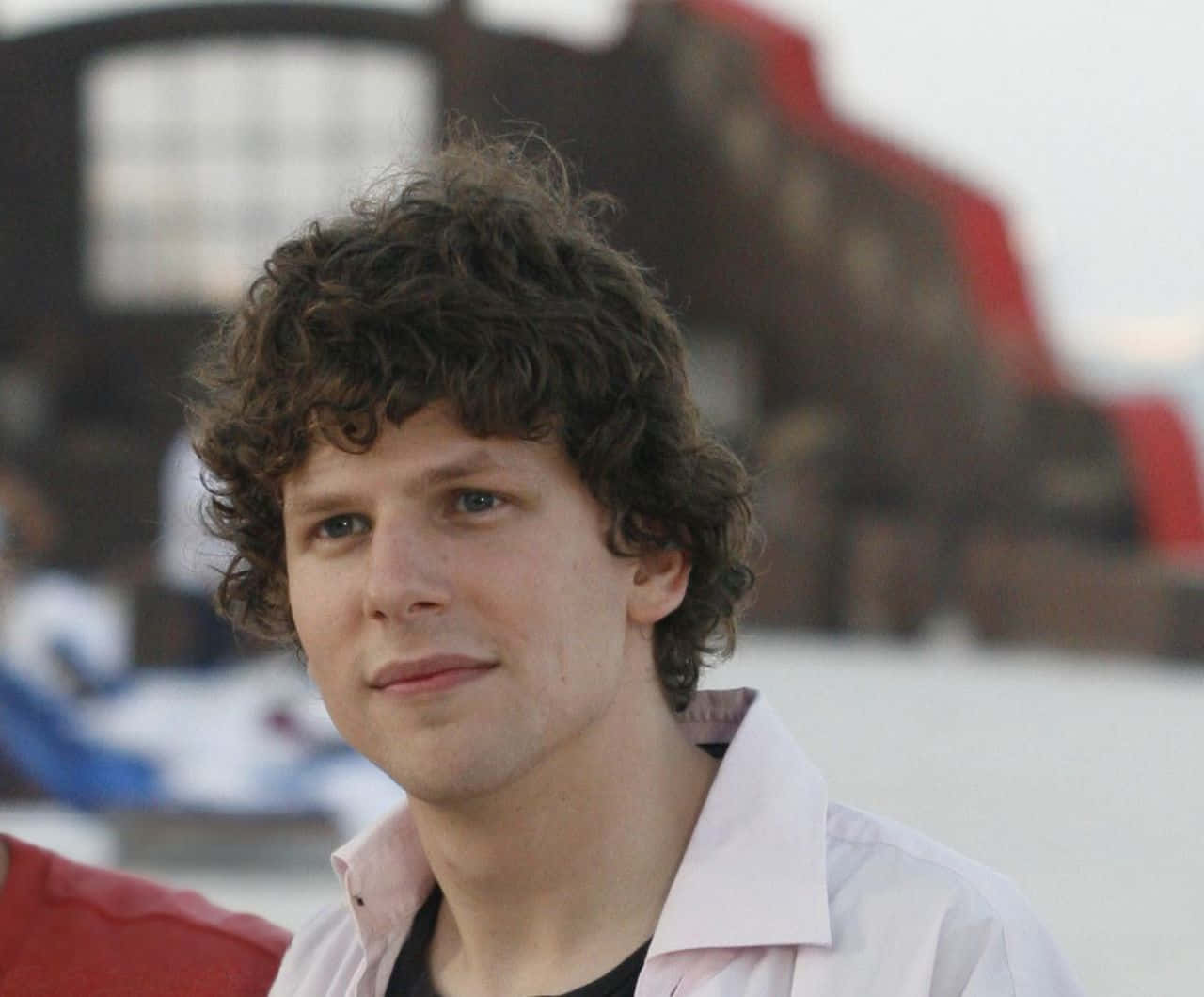 Jesse Eisenberg X Yqi3gdshtl1or9l0 Wallpaper