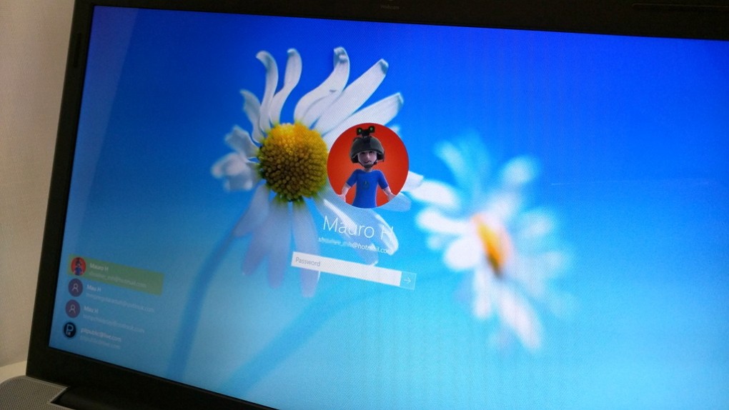 How to change the logon screen with a custom background in Windows 10