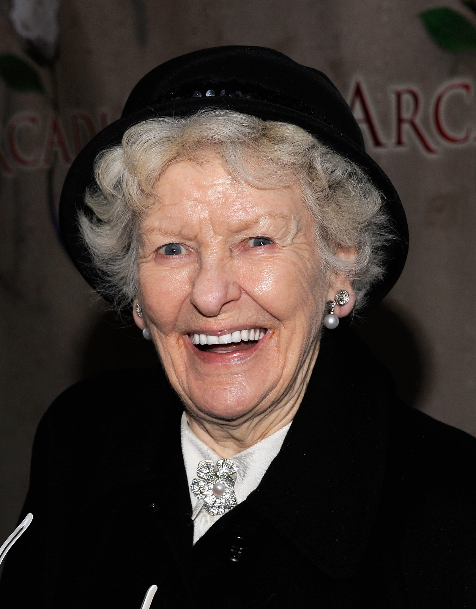 Elaine Stritch Wallpaper