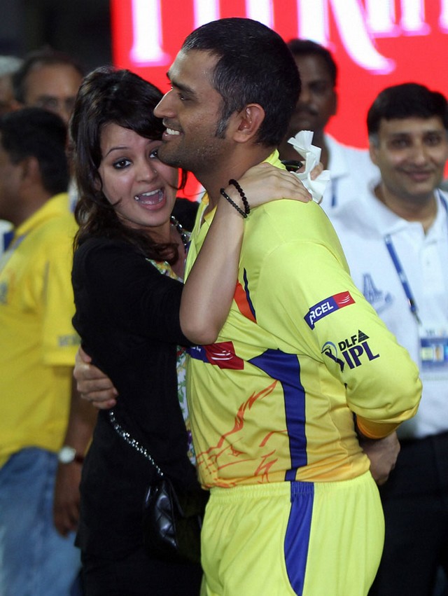 Pareshshah Dhoni S Wife Celebrates Csk Win