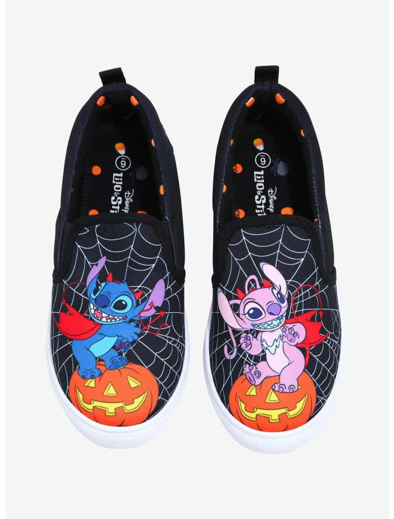 Enjoy The Spooky Spirit Of Halloween With Lilo Stitch Wallpaper