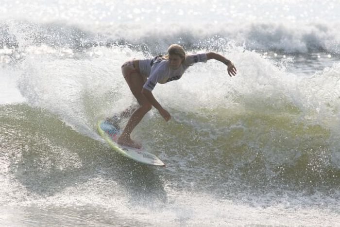 Surfing Girls Wallpaper Surfer