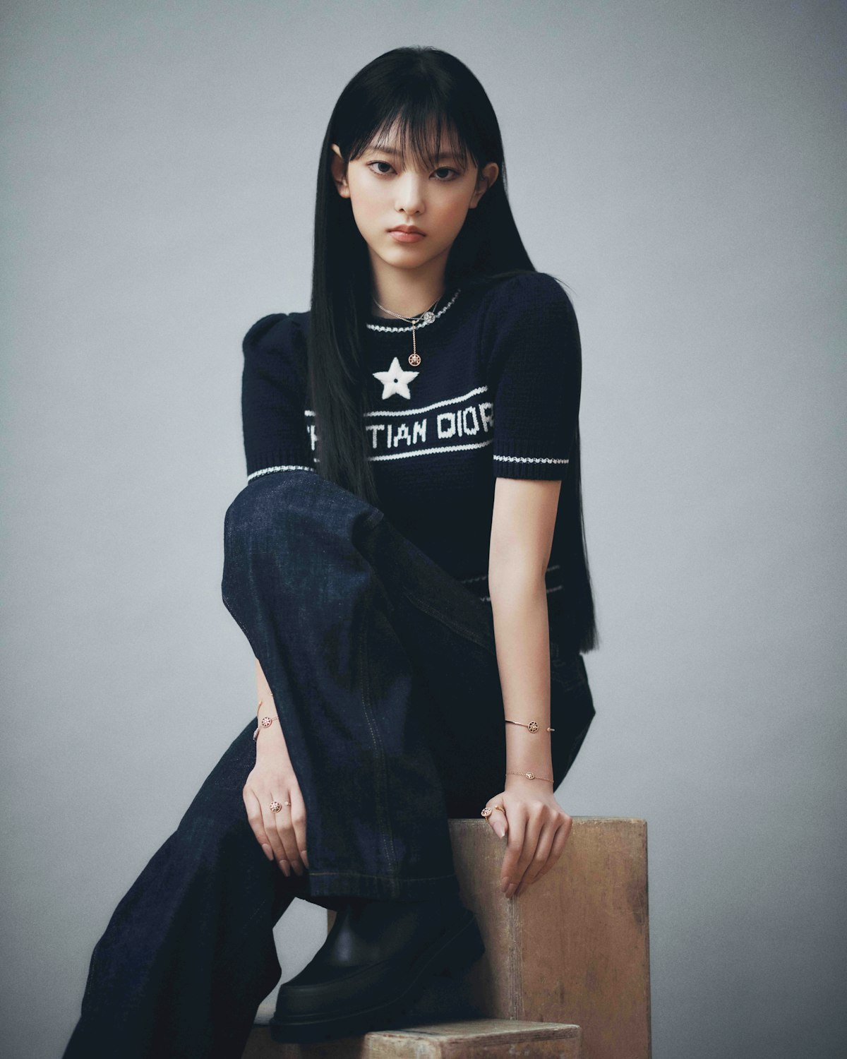 Haerin Of Newjeans Is The New Dior Ambassador Wallpaper