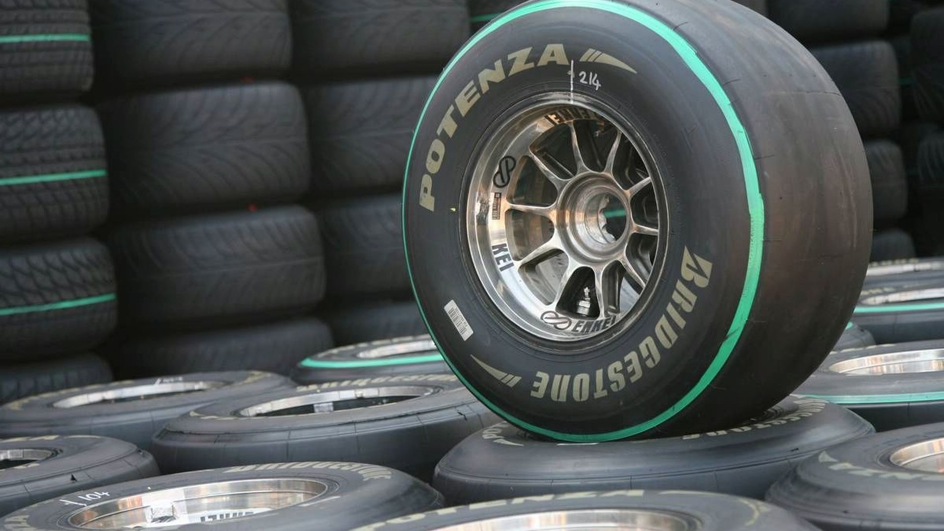 F1 Wants Bridgestone To Stay In