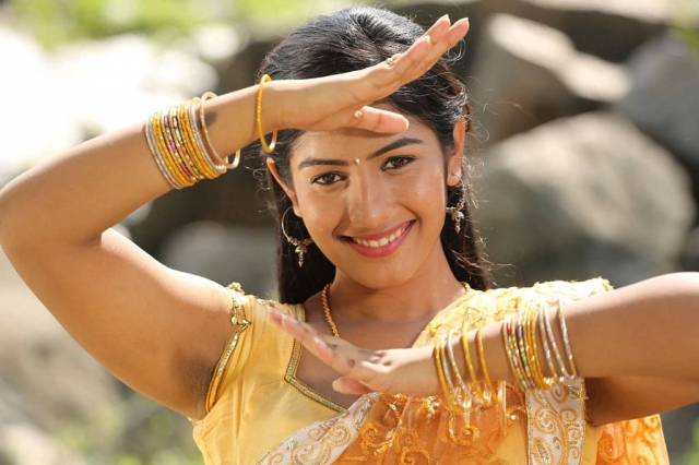 Tamil Actress Nalini HD Wallpaper
