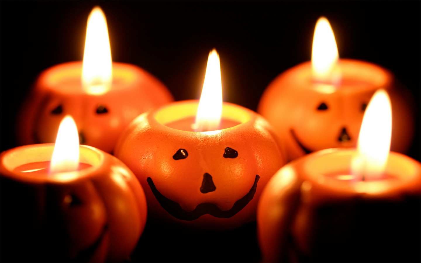 Download 50 Cute and Happy Halloween Wallpapers HD for Free