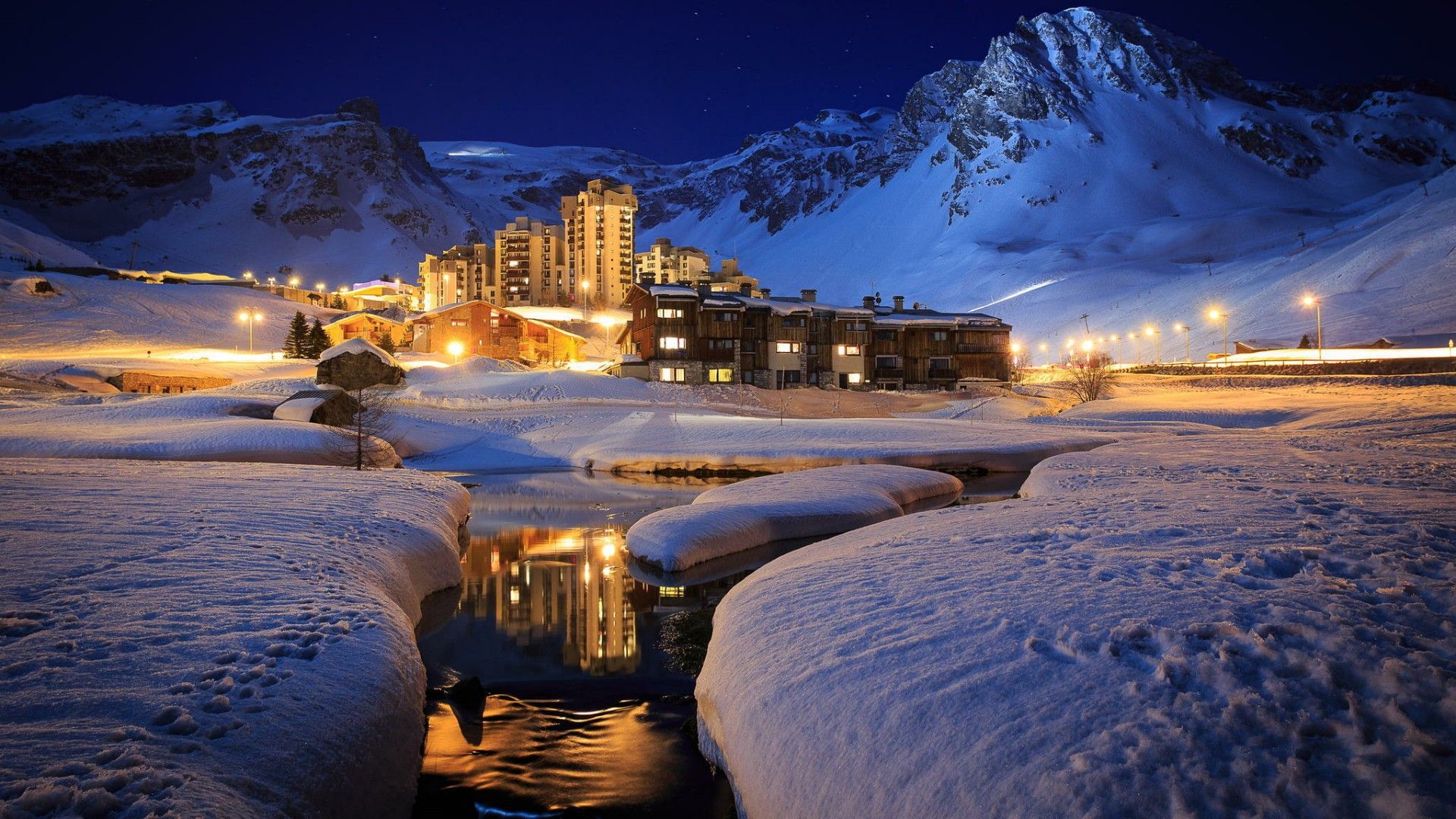 Ski Resort Wallpaper Top Background