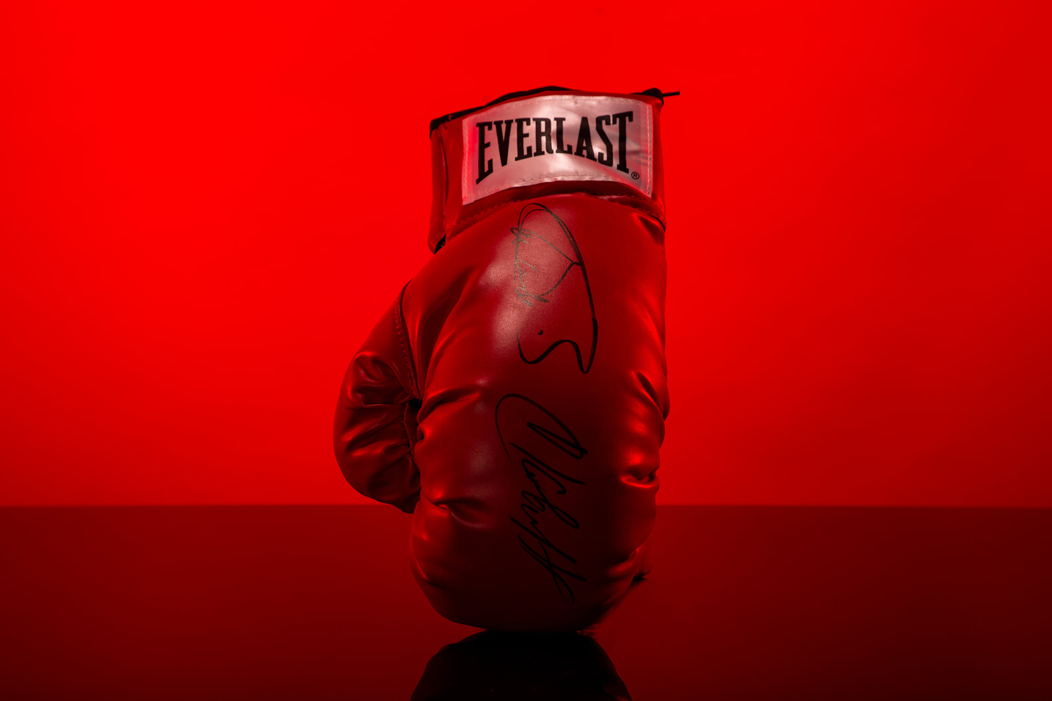 Free download Everlast We are doing a signed glove giveaway for [2048x1365]  for your Desktop, Mobile & Tablet | Explore 20+ Everlast Boxing Wallpapers  | Boxing Gloves Wallpaper, Boxing Wallpaper HD, Boxing Wallpapers