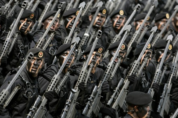 Army Special Forces Paparazi Photos Mexican