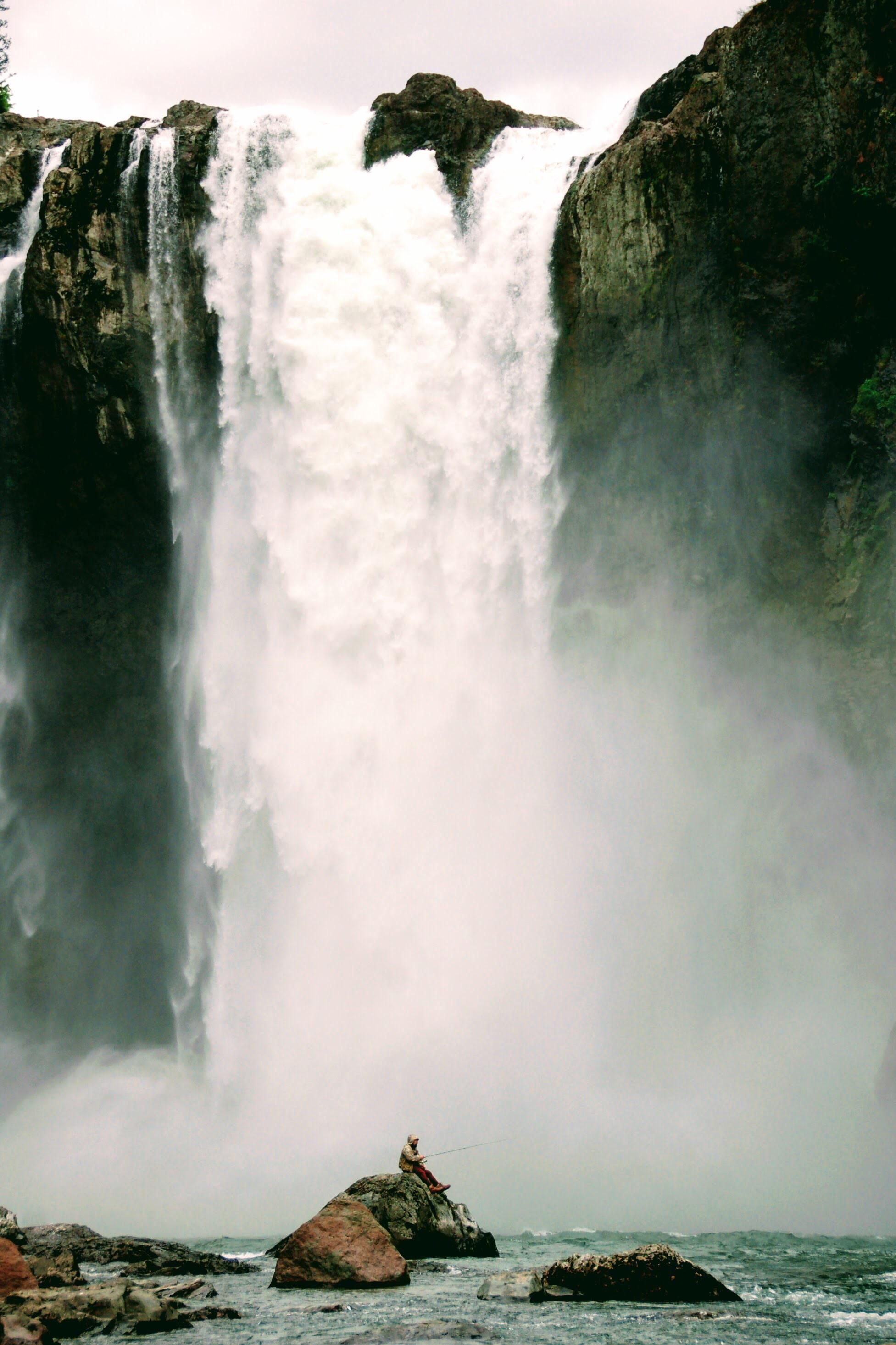 Itap Of A Fisherman At Snoqualamie Falls Photo Background