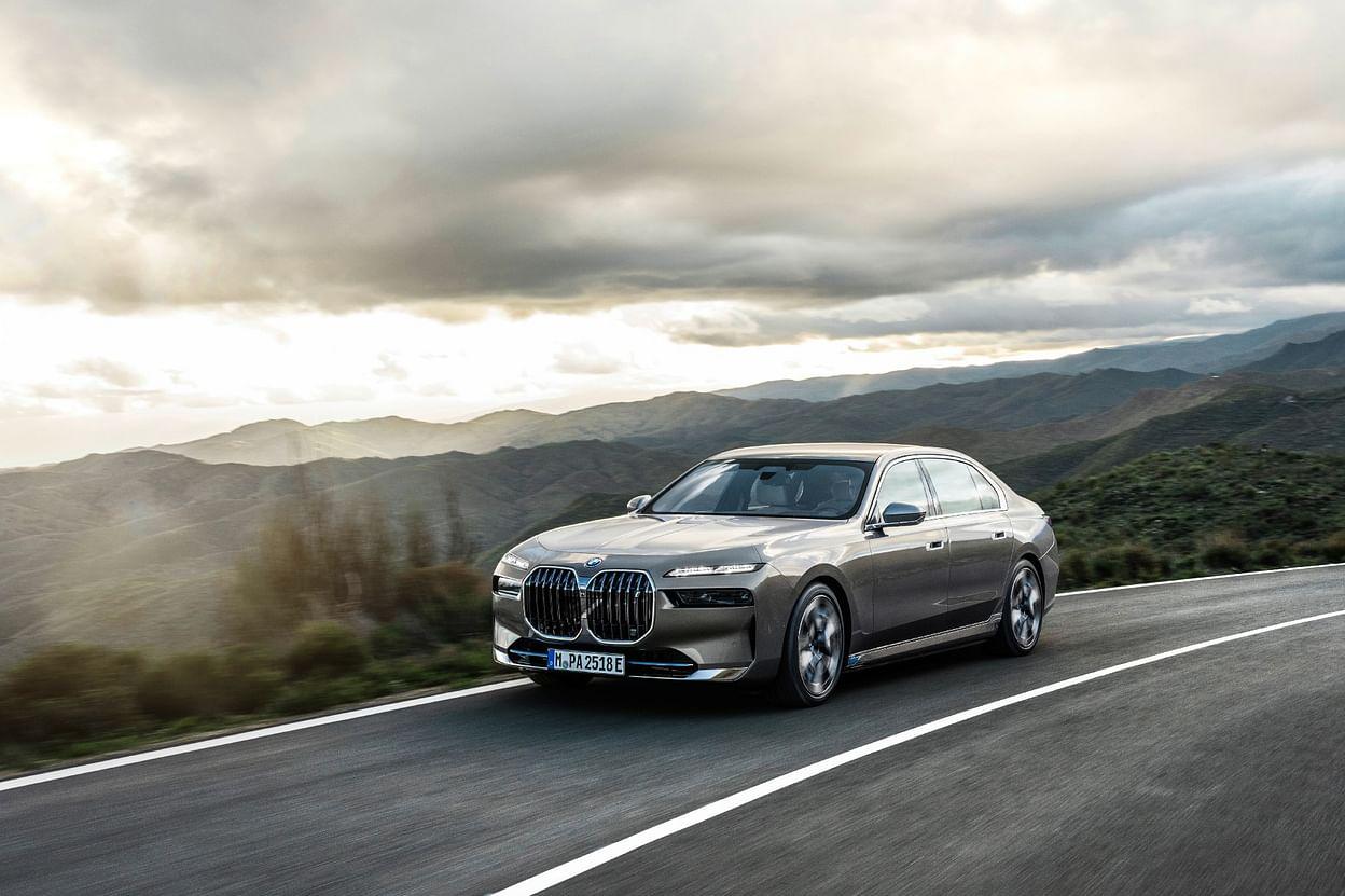 Bmw I7 And Series Re Luxury Gets Edgy