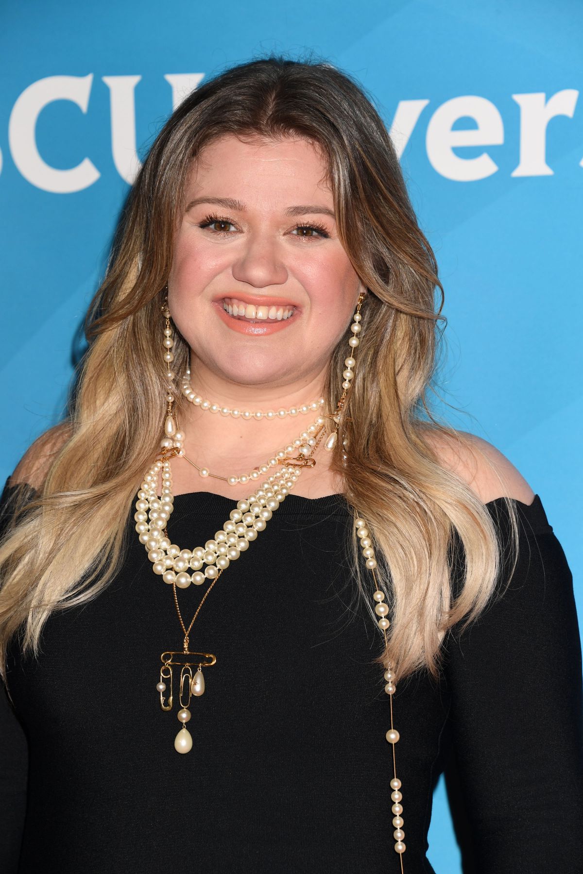 KELLY CLARKSON at NBCUniversal TCA Winter Press Tour in