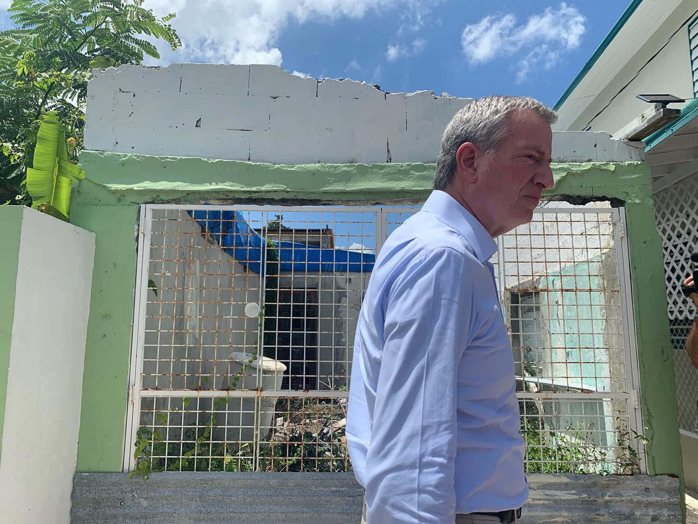 Bill De Blasio Surveying Broken Houses Wallpaper