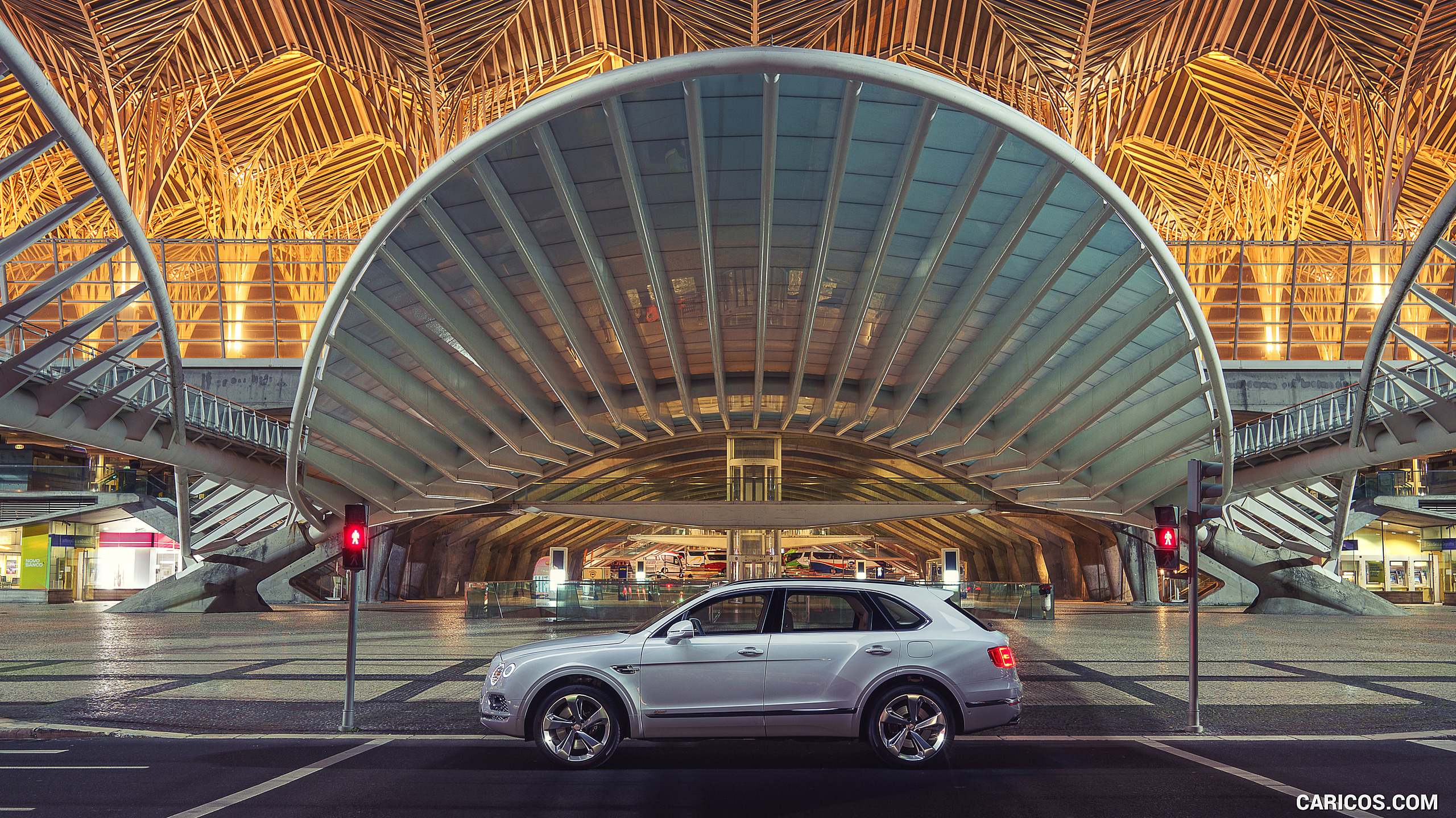 Bentley Bentayga Plug In Hybrid Side HD Wallpaper
