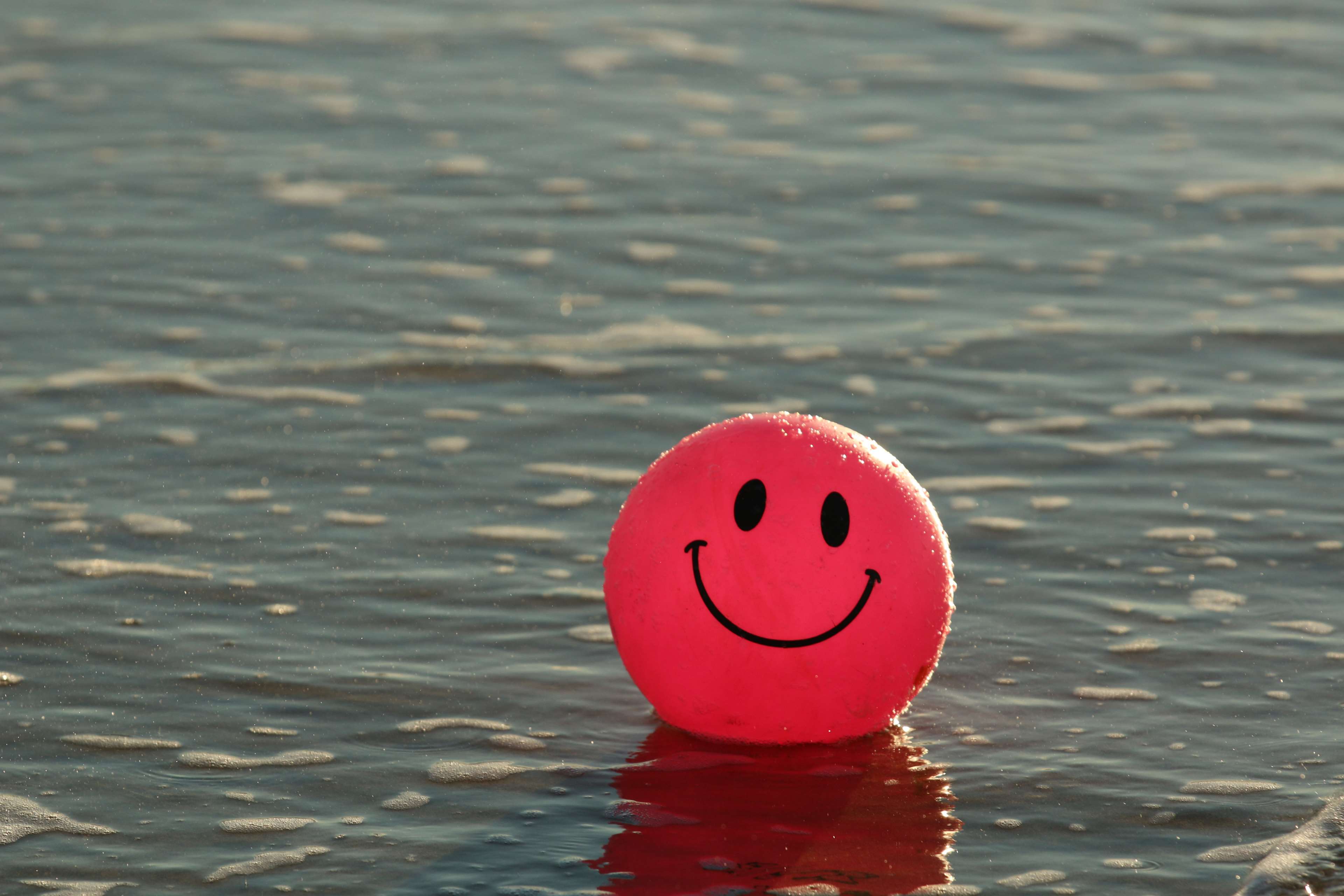 ball beach happy ocean pink smile smiley 4k wallpaper and