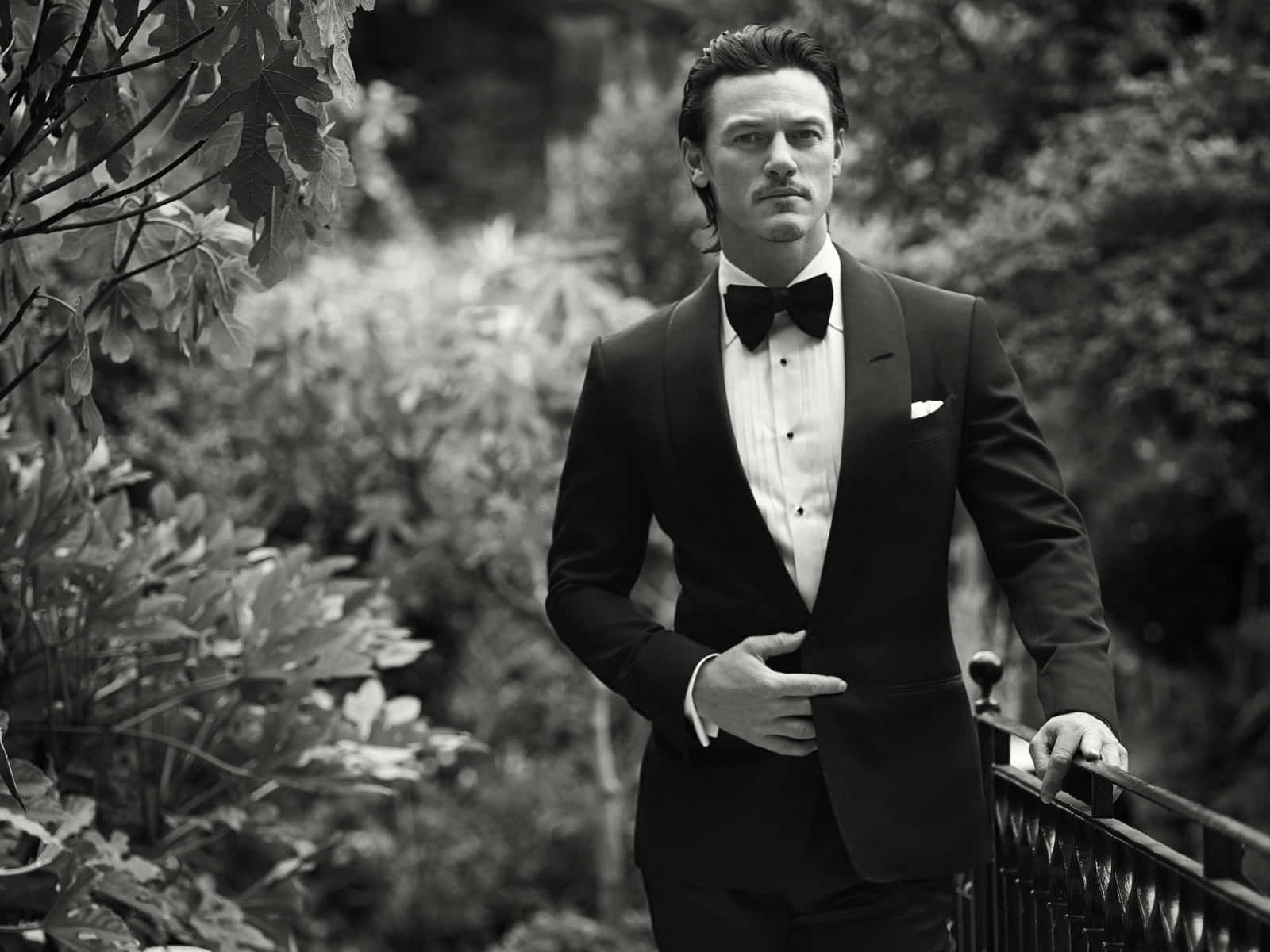 Man Suit Wallpaper