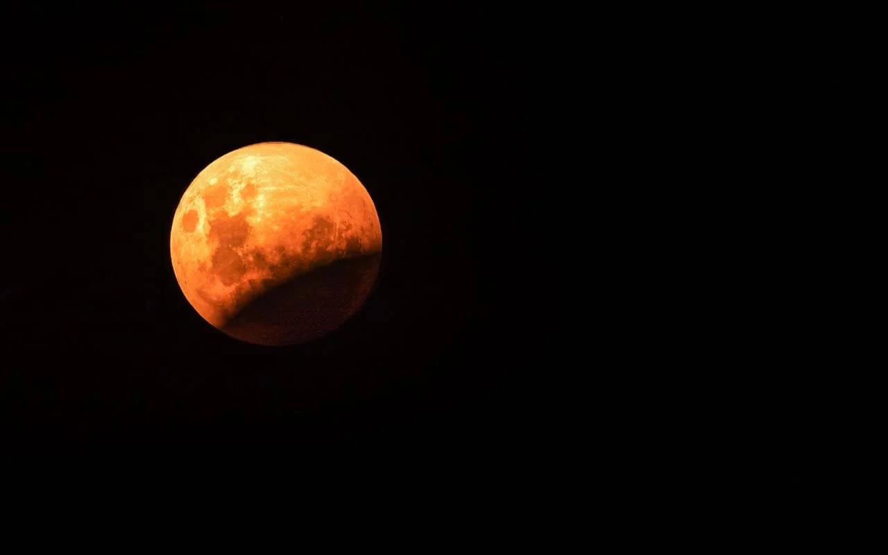 Half Lunar Eclipse I8p4t0y2hifalqlt Wallpaper