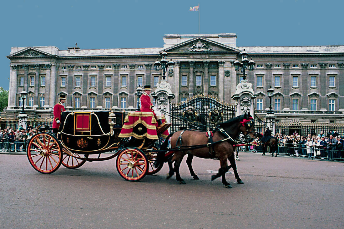 Buckingham Palace Photos Wallpaper