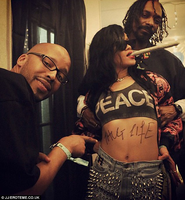 Rihanna Scribbles Thug Life Across Her Midriff In Memory Of Tupac At
