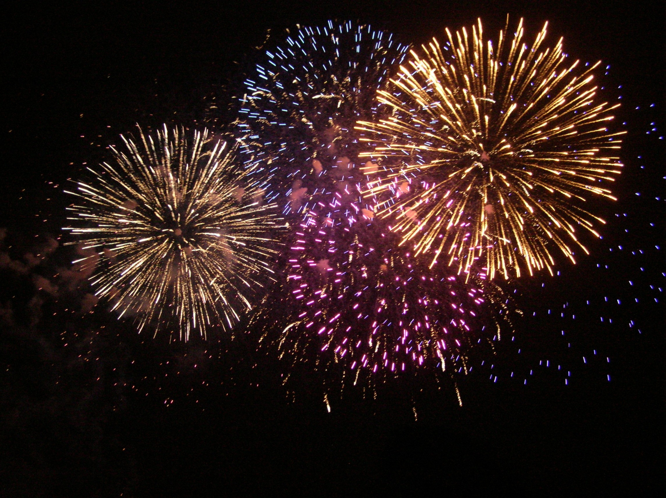 Happy New Year Fireworks Wallpaper 1260 Wallpaper Viewallpapercom