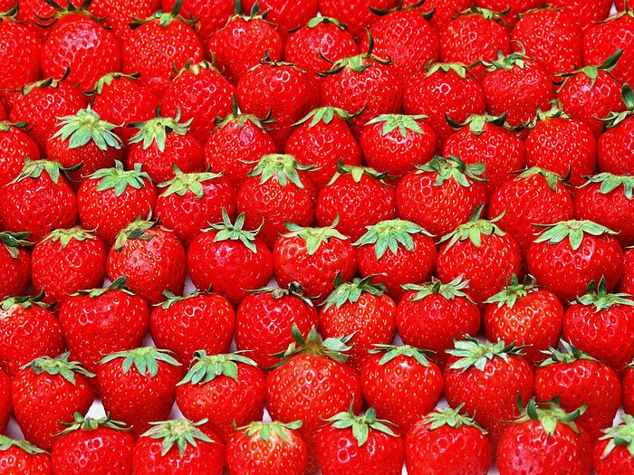 Fresh Strawberries Garden Strawberries Strawberries Background 700x525