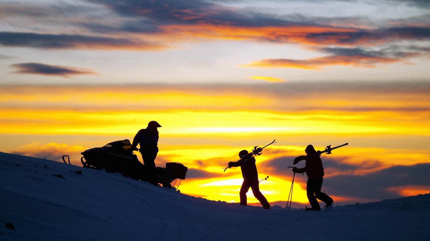 Sunset Skiers Skieurs Au Coucher Du Soleil En France