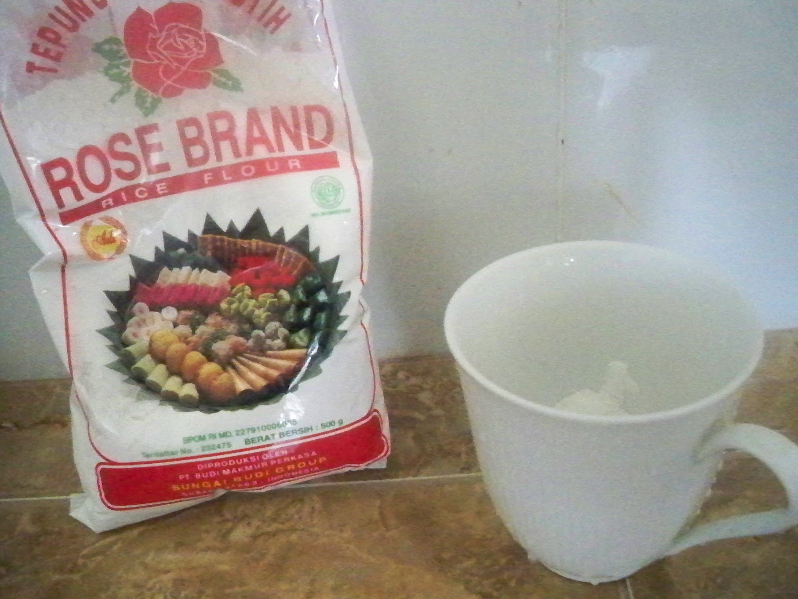 Pour Half A Cup Of Rice Flour Into Or Measuring Any Sort
