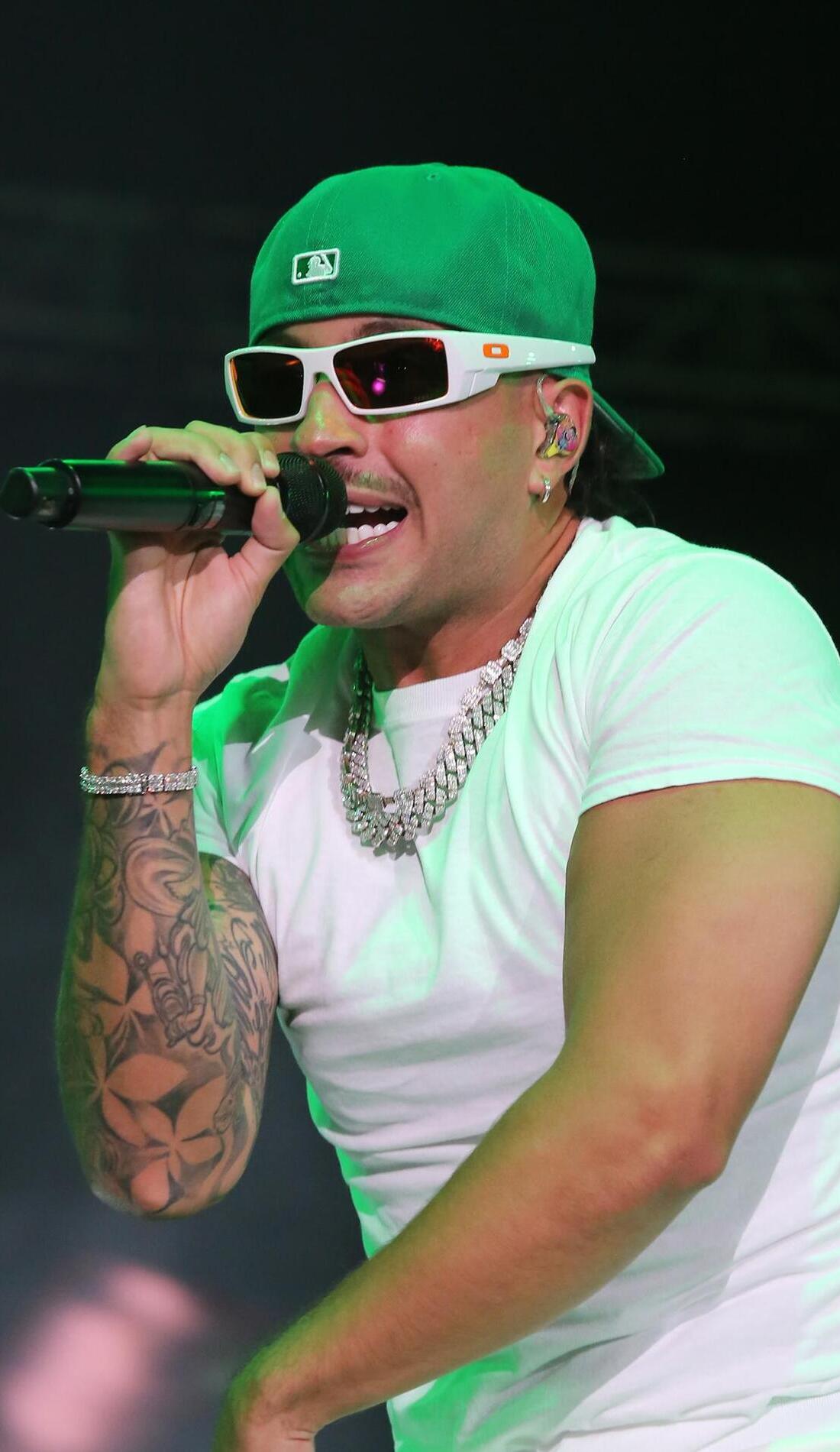 Feid In Miami Concert Tickets Wallpaper