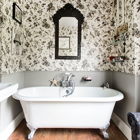 Black And White Bathroom With Roll Top Bath Decorating